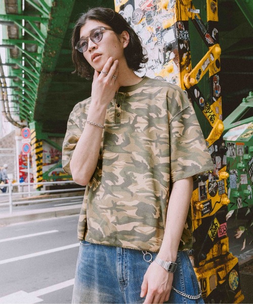RAGEBLUE（レイジブルー）の「Camouflage Henry Neck T-Shirt/ワッフルカモフラヘンリーネックショートTシャツ（Tシャツ/カットソー・メンズ・ブラウン系その他/グレー系その他・FREE）」の4枚目の写真