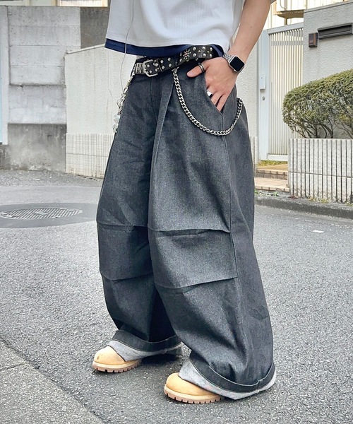 MandO(エムオー)(エムオー)の「3Dタックワイドカーブデニムパンツ/パラシュートパンツ(デニムパンツ・メンズ・ブラック系その他/ブラック/インディゴブルー・LARGE/MEDIUM/SMALL)」の6枚目の写真