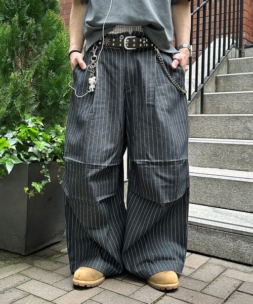 MandO(エムオー)(エムオー)の「3Dタックワイドカーブデニムパンツ/パラシュートパンツ(デニムパンツ・メンズ・ブラック系その他/ブラック/インディゴブルー・LARGE/MEDIUM/SMALL)」の9枚目の写真