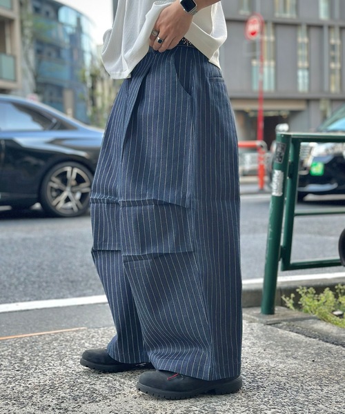 MandO(エムオー)(エムオー)の「3Dタックワイドカーブデニムパンツ/パラシュートパンツ(デニムパンツ・メンズ・ブラック系その他/ブラック/インディゴブルー・LARGE/MEDIUM/SMALL)」の17枚目の写真