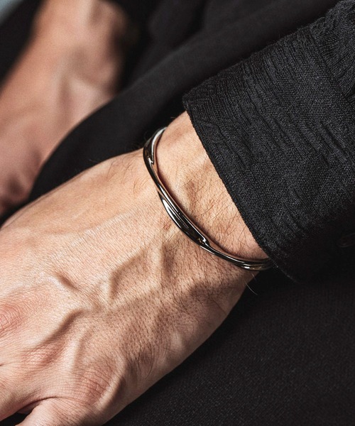 NO ID.(ノーアイディ)の「【NO ID.】Narrow ID Bracelet / ナロー ID ブレスレット(ブレスレット・メンズ・シルバー・ONE SIZE)」の4枚目の写真