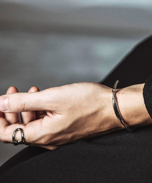 NO ID.(ノーアイディ)の「【NO ID.】Narrow ID Bracelet / ナロー ID ブレスレット(ブレスレット・メンズ・シルバー・ONE SIZE)」の6枚目の写真
