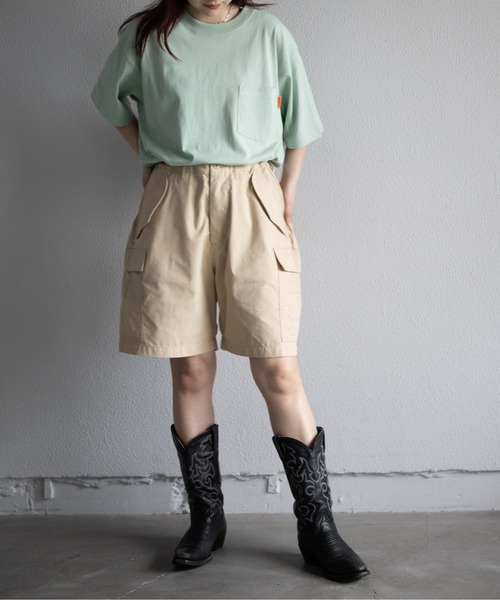 UNIVERSAL OVERALL（ユニバーサルオーバーオール）の「UNIVERSAL OVERALL / UO Back Logo S/S T / バックロゴ半袖Tシャツ（Tシャツ/カットソー・メンズ・ブラック/グレイッシュブルー/オートミール/ミント/ネイビー/ホワイト・XL/M/S/L）」の4枚目の写真