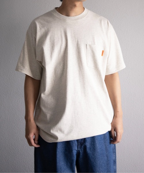 UNIVERSAL OVERALL（ユニバーサルオーバーオール）の「UNIVERSAL OVERALL / UO Back Logo S/S T / バックロゴ半袖Tシャツ（Tシャツ/カットソー・メンズ・ブラック/グレイッシュブルー/オートミール/ミント/ネイビー/ホワイト・XL/M/S/L）」の12枚目の写真