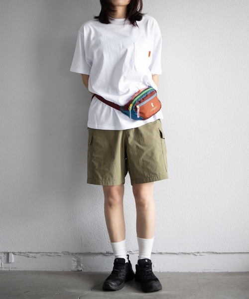 UNIVERSAL OVERALL（ユニバーサルオーバーオール）の「UNIVERSAL OVERALL / UO Back Logo S/S T / バックロゴ半袖Tシャツ（Tシャツ/カットソー・メンズ・ブラック/グレイッシュブルー/オートミール/ミント/ネイビー/ホワイト・XL/M/S/L）」の7枚目の写真