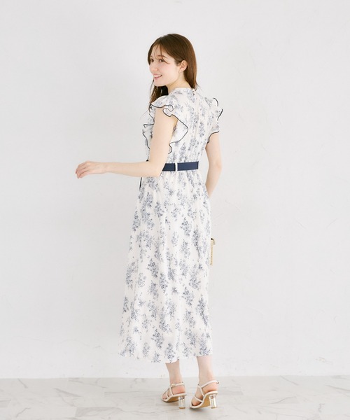 tocco closet(トッコ クローゼット)の「【ZOZO限定】デシンブーケプリントベルト付きワンピース(ワンピース・レディース・ブラック/オフホワイト・M)」の5枚目の写真