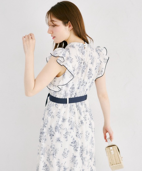 tocco closet(トッコ クローゼット)の「【ZOZO限定】デシンブーケプリントベルト付きワンピース(ワンピース・レディース・ブラック/オフホワイト・M)」の9枚目の写真