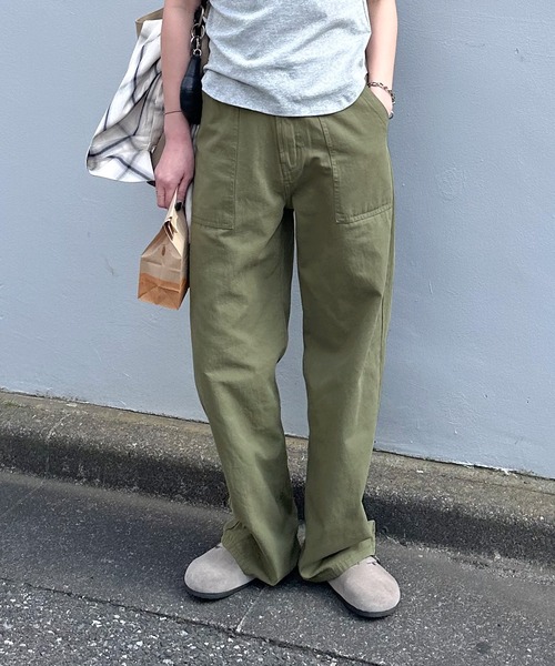 feepur(フェピュール)の「【4size展開】ストレートベイカーパンツ(その他パンツ・レディース・カーキ・MEDIUM/SMALL/TALL/LARGE)」の6枚目の写真