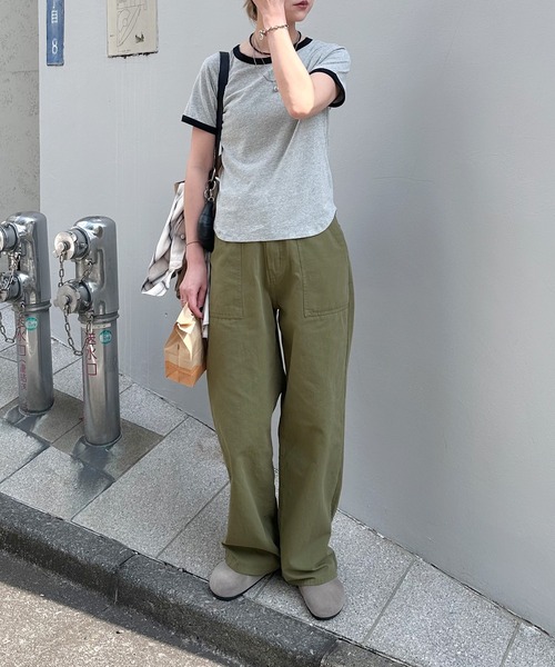 feepur(フェピュール)の「【4size展開】ストレートベイカーパンツ(その他パンツ・レディース・カーキ・MEDIUM/SMALL/TALL/LARGE)」の2枚目の写真