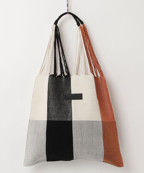 MAISON mou(メゾンムー)の「【Moon Bird/ムーンバード】手織りのハンモックバッグ (L) MBHL010180261(トートバッグ・レディース・イエロー系その他/ブラック/オレンジ系その他/イエロー系その他2/ライトグリーン/ベージュ/イエロー/その他1/その他2/ブラック系その他/ダークベージュ/ピンク/ホワイト系その他2/ホワイト系2/ブラウン/ダークブルー/グリーン/ライトパープル/ダークブラウン/その他4/グレー系その他/ブラック系/ナチュラル/その他3/グレー系その他2・FREE)」の9枚目の写真
