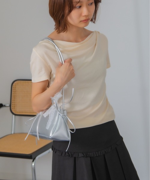 Chiina(チーナ)の「Chiina / ドレープネック半袖トップス(Tシャツ/カットソー・レディース・ライトブルー/ホワイト/チャコールグレー/ブラック/ピンク/アイボリー・FREE)」の7枚目の写真