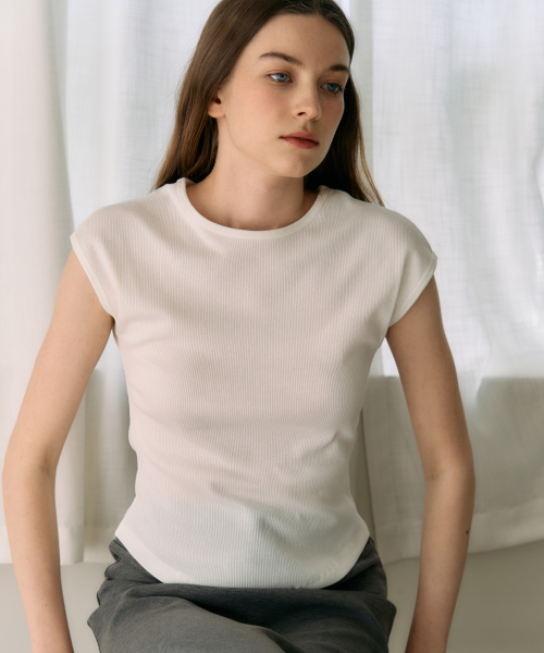 Ellioti(エリオティ)の「Noa Cap Sleeve Ts_6Color(Tシャツ/カットソー・レディース・グレー/ブラック/アイボリー/チャコール/ミント/ホワイト・FREE)」の10枚目の写真