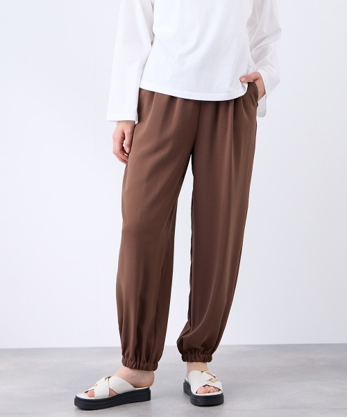 QUEENS COURT(クイーンズコート)の「2WAYジョーゼットジョグパンツ(その他パンツ・レディース・ブラック/ブラウン/ネイビー・M)」の3枚目の写真