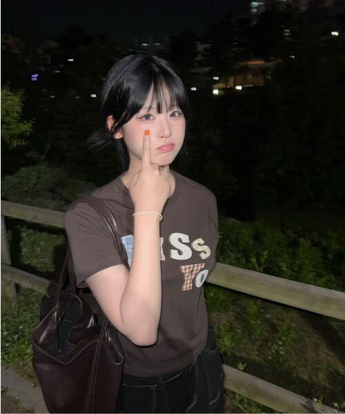 S'EST（エスイーエスティー）の「Miss You T-shirts Dark Brown（Tシャツ/カットソー・メンズ・ダークブラウン・SMALL/MEDIUM/LARGE）」の4枚目の写真
