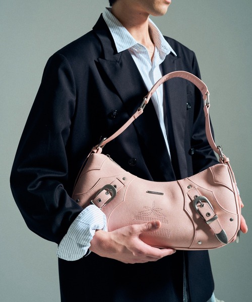 CAMPHOR WOOD(カンファーウッド)の「FAUX LEATHER BELT BUCKLE WESTERN BAG / フェイクレザーベルトバックルウエスタンバッグ(ショルダーバッグ・メンズ・ピンク/ブラック/エメラルド・フリー)」の17枚目の写真