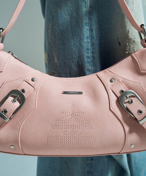 CAMPHOR WOOD(カンファーウッド)の「FAUX LEATHER BELT BUCKLE WESTERN BAG / フェイクレザーベルトバックルウエスタンバッグ(ショルダーバッグ・メンズ・ピンク/ブラック/エメラルド・フリー)」の18枚目の写真