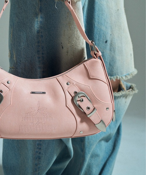 CAMPHOR WOOD(カンファーウッド)の「FAUX LEATHER BELT BUCKLE WESTERN BAG / フェイクレザーベルトバックルウエスタンバッグ(ショルダーバッグ・メンズ・ピンク/ブラック/エメラルド・フリー)」の20枚目の写真