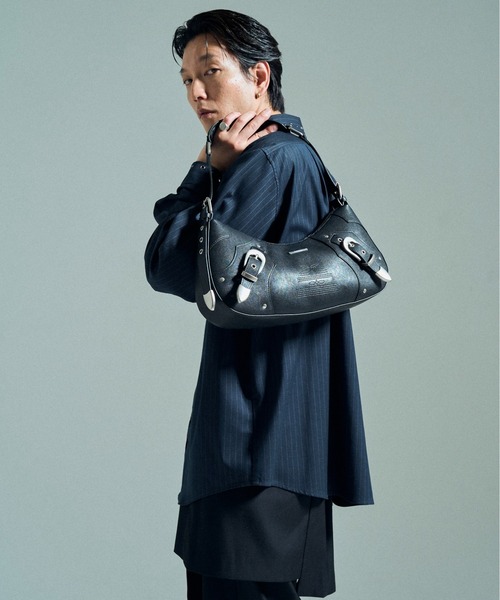 CAMPHOR WOOD(カンファーウッド)の「FAUX LEATHER BELT BUCKLE WESTERN BAG / フェイクレザーベルトバックルウエスタンバッグ(ショルダーバッグ・メンズ・ピンク/ブラック/エメラルド・フリー)」の9枚目の写真