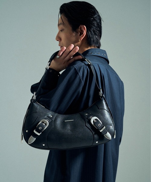 CAMPHOR WOOD(カンファーウッド)の「FAUX LEATHER BELT BUCKLE WESTERN BAG / フェイクレザーベルトバックルウエスタンバッグ(ショルダーバッグ・メンズ・ピンク/ブラック/エメラルド・フリー)」の10枚目の写真