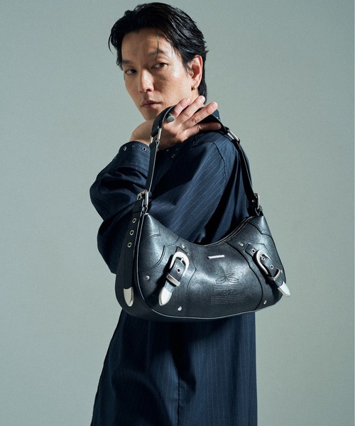 CAMPHOR WOOD(カンファーウッド)の「FAUX LEATHER BELT BUCKLE WESTERN BAG / フェイクレザーベルトバックルウエスタンバッグ(ショルダーバッグ・メンズ・ピンク/ブラック/エメラルド・フリー)」の11枚目の写真