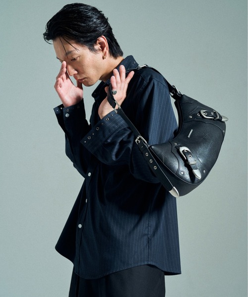 CAMPHOR WOOD(カンファーウッド)の「FAUX LEATHER BELT BUCKLE WESTERN BAG / フェイクレザーベルトバックルウエスタンバッグ(ショルダーバッグ・メンズ・ピンク/ブラック/エメラルド・フリー)」の13枚目の写真