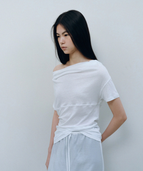 CACELE(カッセル)の「2WAY DRAPE OFF SHOULDER, WHITE(Tシャツ/カットソー・レディース・その他・FREE)」の4枚目の写真
