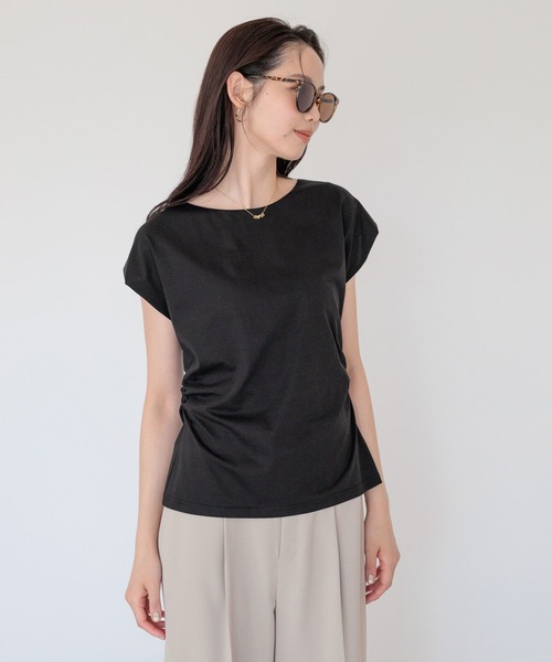 Andemiu(アンデミュウ)の「シャーリングカットソー/860431(Tシャツ/カットソー・レディース・オフホワイト/ブラック・FREE)」の1枚目の写真