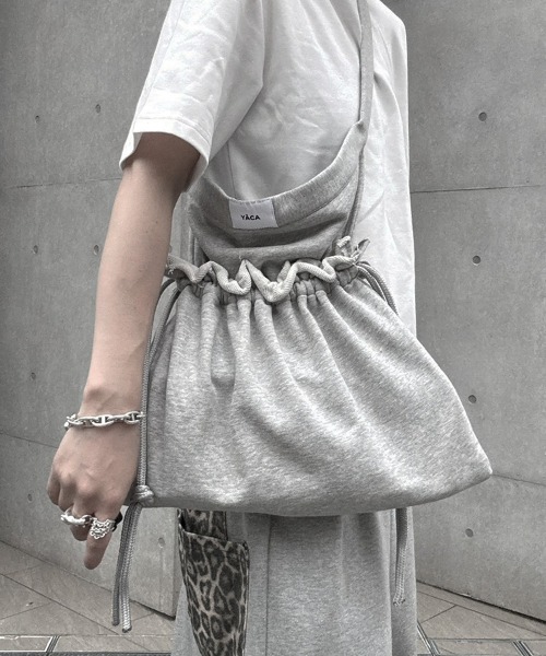 YACA(ヤーカ)の「Sweat Apron Shoulder Bag/スウェットエプロンショルダーバッグ【unisex item】(ショルダーバッグ・レディース・ブラック/グレー・FREE)」の1枚目の写真