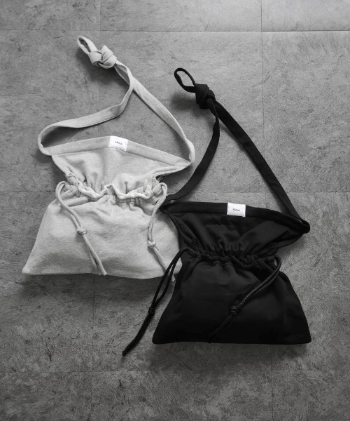 YACA(ヤーカ)の「Sweat Apron Shoulder Bag/スウェットエプロンショルダーバッグ【unisex item】(ショルダーバッグ・レディース・ブラック/グレー・FREE)」の2枚目の写真
