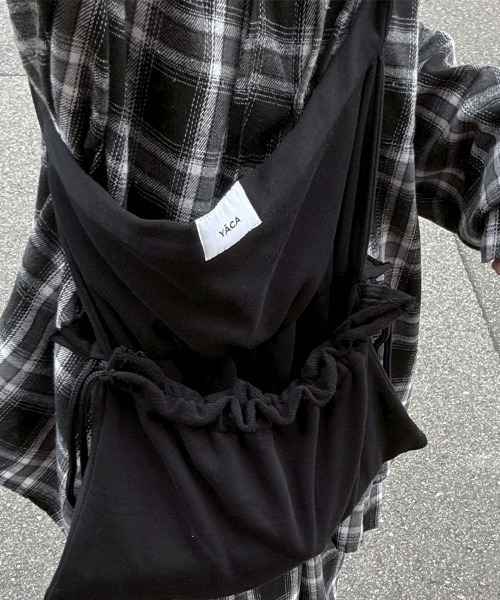 YACA(ヤーカ)の「Sweat Apron Shoulder Bag/スウェットエプロンショルダーバッグ【unisex item】(ショルダーバッグ・レディース・ブラック/グレー・FREE)」の6枚目の写真