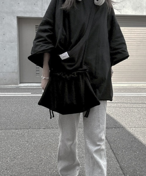 YACA(ヤーカ)の「Sweat Apron Shoulder Bag/スウェットエプロンショルダーバッグ【unisex item】(ショルダーバッグ・レディース・ブラック/グレー・FREE)」の9枚目の写真