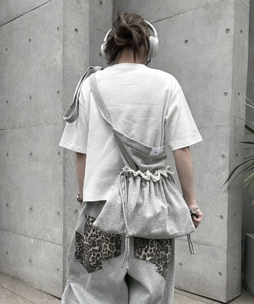 YACA(ヤーカ)の「Sweat Apron Shoulder Bag/スウェットエプロンショルダーバッグ【unisex item】(ショルダーバッグ・レディース・ブラック/グレー・FREE)」の5枚目の写真