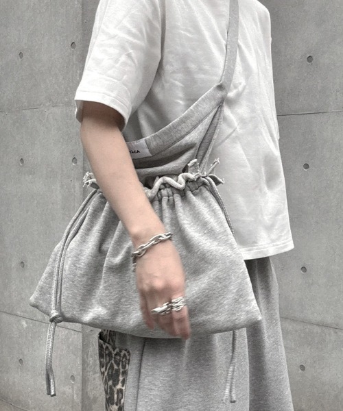 YACA(ヤーカ)の「Sweat Apron Shoulder Bag/スウェットエプロンショルダーバッグ【unisex item】(ショルダーバッグ・レディース・ブラック/グレー・FREE)」の3枚目の写真