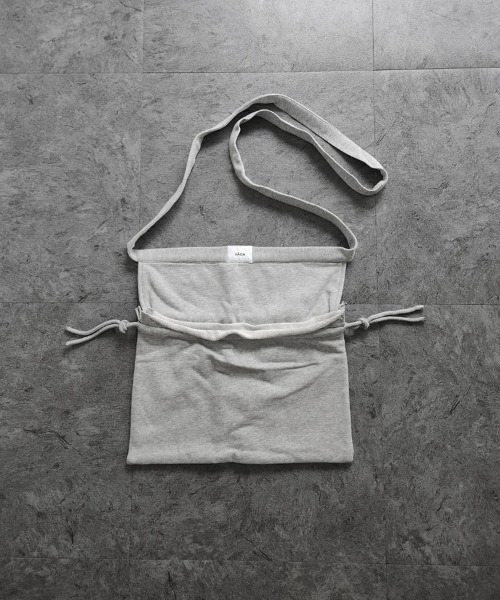 YACA(ヤーカ)の「Sweat Apron Shoulder Bag/スウェットエプロンショルダーバッグ【unisex item】(ショルダーバッグ・レディース・ブラック/グレー・FREE)」の12枚目の写真