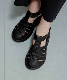Live in comfort | リブ イン コンフォート シンプルライフ研究家 マキさんとつくった 軽くてきれい見え スニーカー底のグルカサンダル〈ブラック〉(サンダル)
