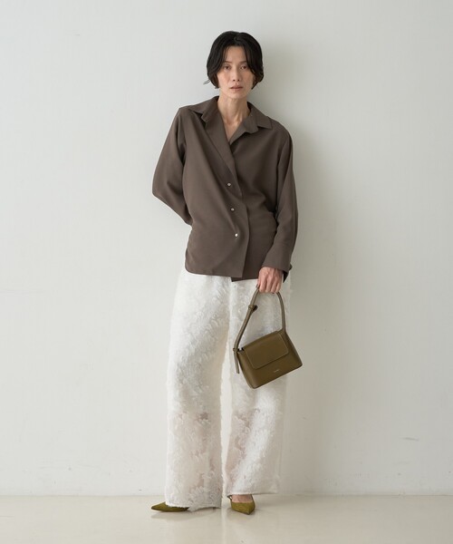 qualite(カリテ)の「ドレープレギュラーシャツ(シャツ/ブラウス・レディース・モカ/ライトブルー/オフホワイト・フリー)」の17枚目の写真