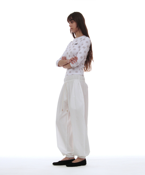 PARTIMENTO WOMEN(パルティメントウィメン)の「PWC コットンダブルウエストハレムパンツ_10カラー(その他パンツ・レディース・グレイッシュブルー/レモンイエロー/ブルーパープル/プラム/ホワイト/パープル/ピンク/ブラウン/カーキ/クリーム・SMALL/MEDIUM/LARGE)」の14枚目の写真