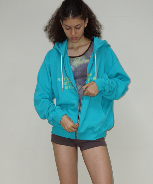 THIRSTYCLUB(サースティークラブ)の「Lettering light weight hoodie - Blue(パーカー・レディース・その他・FREE)」の4枚目の写真
