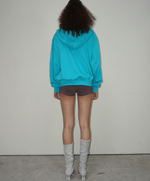 THIRSTYCLUB(サースティークラブ)の「Lettering light weight hoodie - Blue(パーカー・レディース・その他・FREE)」の2枚目の写真