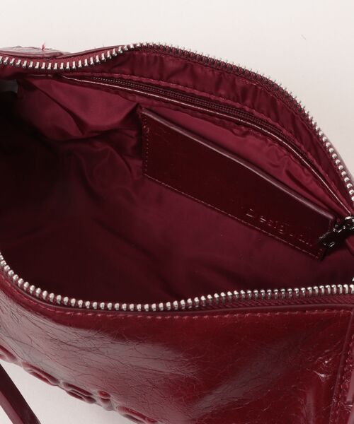 Desigual（デシグアル）の「Glossy zip baguette shoulder bag / グロッシィジップバゲットショルダーバッグ（ショルダーバッグ・レディース・レッド・FREE）」の7枚目の写真
