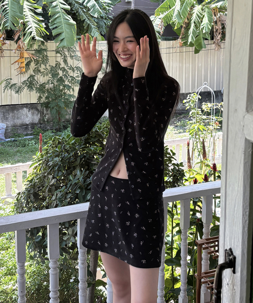 YAHNSISI(ヤーンシシ)の「フローラルミニスカート - ブラック(スカート・レディース・その他・FREE)」の2枚目の写真