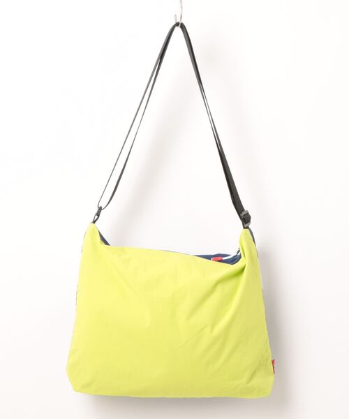 CHUMS(チャムス)の「【CHUMS/チャムス】 Kearns Shoulder Bag(ショルダーバッグ・メンズ・ブラック×ブルー/サンドベージュ/チャコール・FREE)」の4枚目の写真