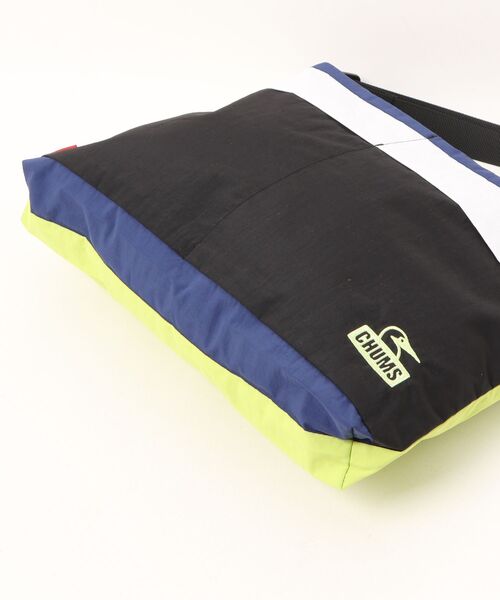 CHUMS(チャムス)の「【CHUMS/チャムス】 Kearns Shoulder Bag(ショルダーバッグ・メンズ・ブラック×ブルー/サンドベージュ/チャコール・FREE)」の5枚目の写真