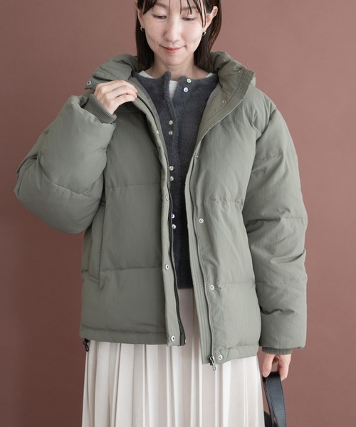 ITEMS URBANRESEARCH(アイテムズ アーバンリサーチ)の「『Sサイズあり』フードダウンジャケット(ダウンジャケット/コート・レディース・ブラック/ホワイト系その他/カーキ・MEDIUM/SMALL)」の3枚目の写真