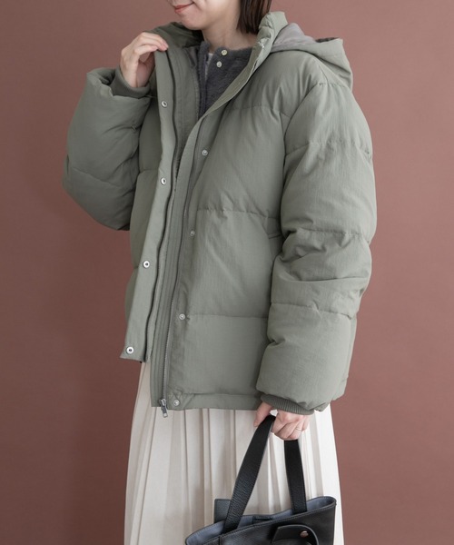 ITEMS URBANRESEARCH(アイテムズ アーバンリサーチ)の「『Sサイズあり』フードダウンジャケット(ダウンジャケット/コート・レディース・ブラック/ホワイト系その他/カーキ・MEDIUM/SMALL)」の21枚目の写真