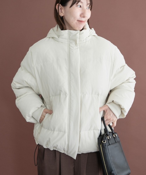 ITEMS URBANRESEARCH(アイテムズ アーバンリサーチ)の「『Sサイズあり』フードダウンジャケット(ダウンジャケット/コート・レディース・ブラック/ホワイト系その他/カーキ・MEDIUM/SMALL)」の11枚目の写真