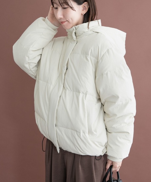 ITEMS URBANRESEARCH(アイテムズ アーバンリサーチ)の「『Sサイズあり』フードダウンジャケット(ダウンジャケット/コート・レディース・ブラック/ホワイト系その他/カーキ・MEDIUM/SMALL)」の12枚目の写真