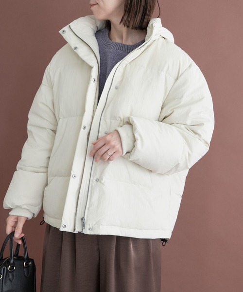 ITEMS URBANRESEARCH(アイテムズ アーバンリサーチ)の「『Sサイズあり』フードダウンジャケット(ダウンジャケット/コート・レディース・ブラック/ホワイト系その他/カーキ・MEDIUM/SMALL)」の13枚目の写真