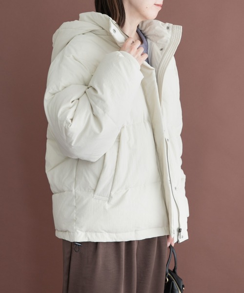 ITEMS URBANRESEARCH(アイテムズ アーバンリサーチ)の「『Sサイズあり』フードダウンジャケット(ダウンジャケット/コート・レディース・ブラック/ホワイト系その他/カーキ・MEDIUM/SMALL)」の14枚目の写真