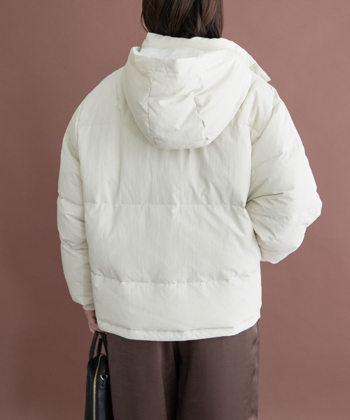 ITEMS URBANRESEARCH(アイテムズ アーバンリサーチ)の「『Sサイズあり』フードダウンジャケット(ダウンジャケット/コート・レディース・ブラック/ホワイト系その他/カーキ・MEDIUM/SMALL)」の15枚目の写真